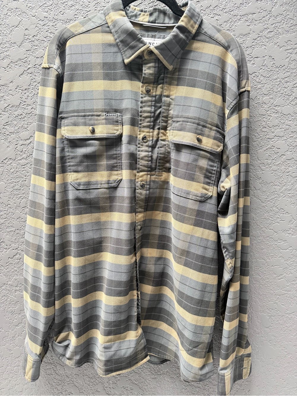 PONCHO Men's Plaid Button-Down long-sleeve Shirt. XL Slim fit